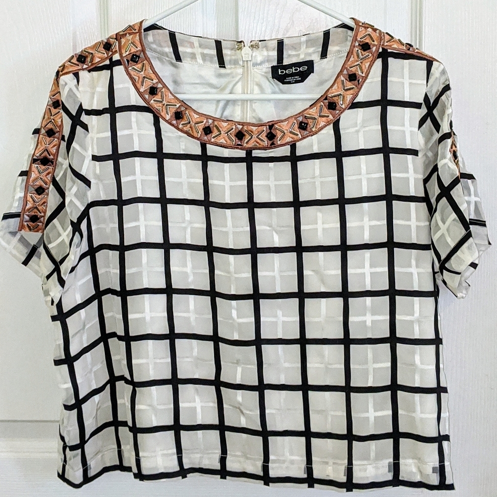 BEBE SQUARE PATTERN CROP TOP